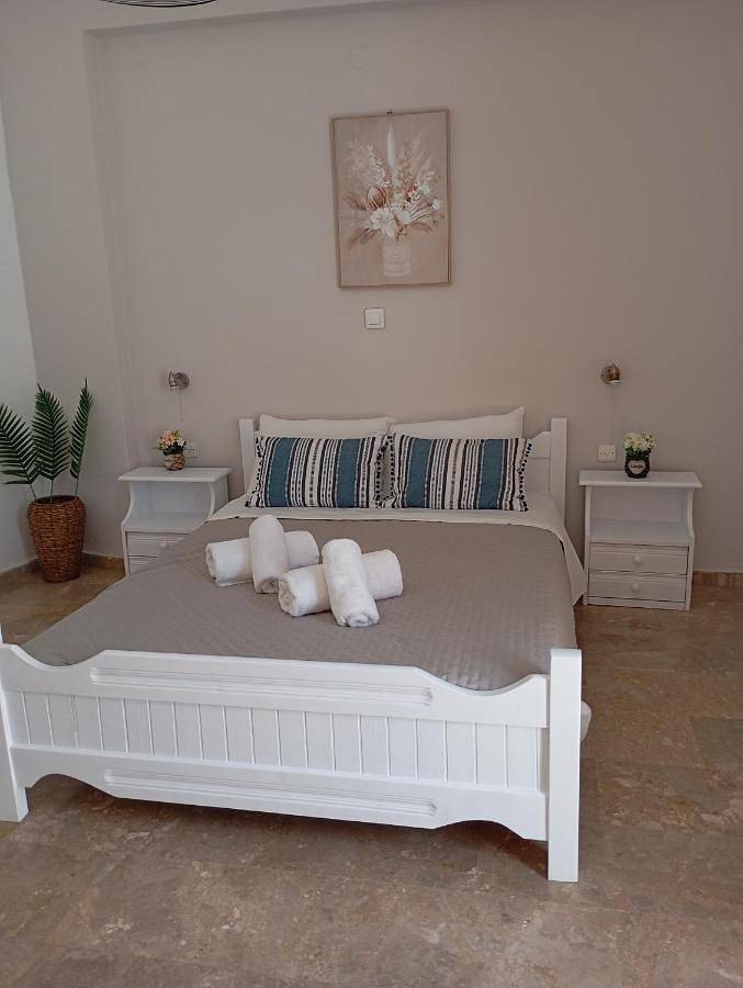 Gîte pour 4 personnes, avec vue et jardin dans Makri Gialos