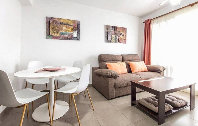 Apartamento vacacional entero, Apartamento moderno con piscina, terraza y a pocos pasos de Playa Masbó in Moncófar, Costa del Azahar