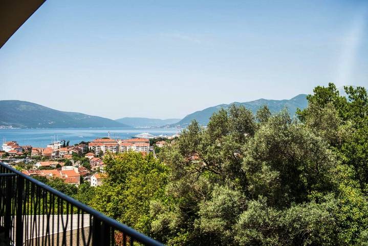 Maison d’hôte pour 3 personnes, avec jardin et vue dans Tivat - 2