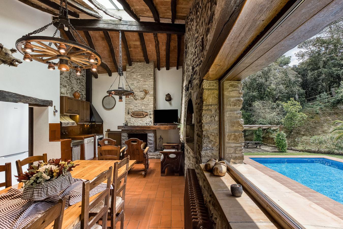 Casa de vacaciones 'Can Soler De Merlant I' con vistas a la montaña, piscina compartida y Wi-Fi in Porqueras, Pla de l'Estany