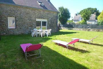 Gîte pour 4 personnes, avec jardin à Trégourez