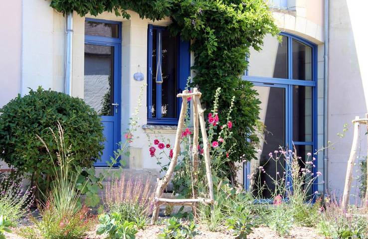 Gîte pour 4 personnes, avec terrasse ainsi que vue et jardin à Rivarennes - 2