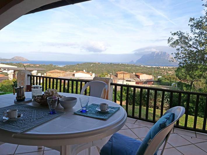 Casa vacanza per 4 persone, con panorama e giardino a Porto San Paolo
