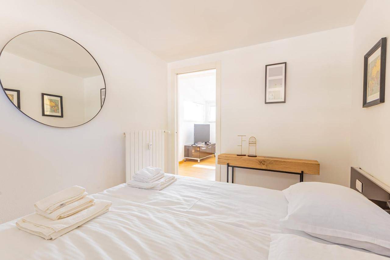 Appartement entier, Casa Elea_ Panoramic Attic in City Center in Campione d'Italia, Province de Côme
