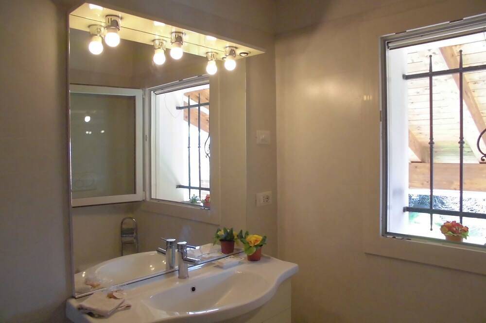 Charming 3-bedroom B&B with Ac, Wifi in quaint Zero Branco in Zero Branco, Treviso Province