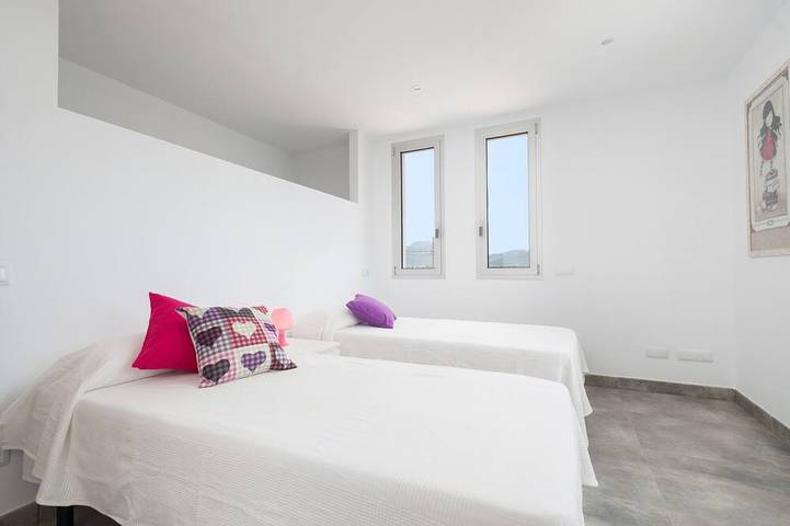 Very modern villa with private pool and huge garden in the heart of Mallorca. in Llubí, Majorca Center