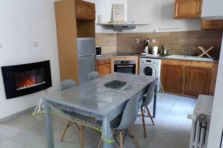 Gîte pour 3 personnes, avec terrasse dans Saint-Martin-de-Valamas