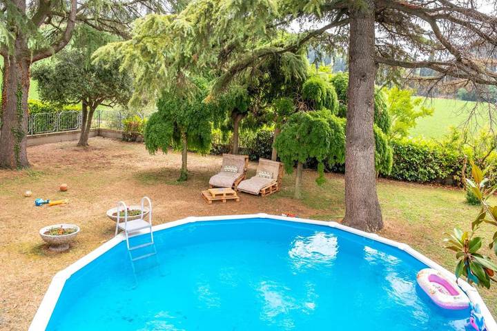 Appartement de vacances pour 9 personnes, avec Balcon et Terrasse ainsi que Jardin et Piscine