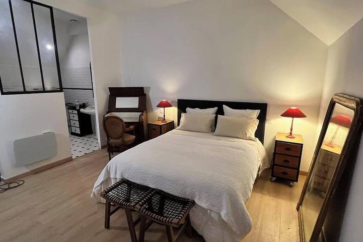 Country house with exceptional view - sleeps 9/11 - swimming pool in Chêne-Arnoult, Auxerre und Umgebung