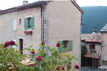 Gîte pour 4 personnes, animaux acceptés à Caille (Alpes-Maritimes)