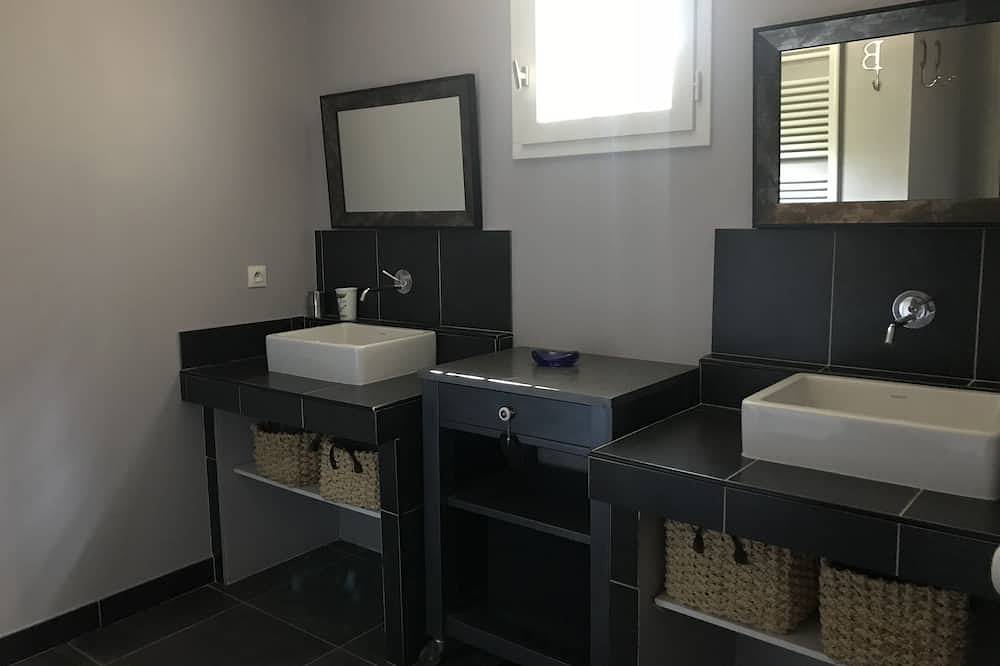 Very pleasant house at the foot of Mont Ventoux in Crillon-le-Brave, Parc naturel régional du Mont-Ventoux