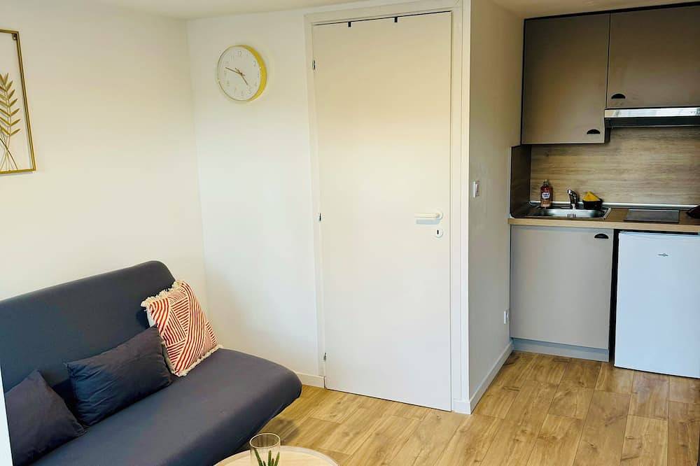 Appartement entier, Rez-de-jardin équipée de 20m2 in Verneuil-en-Halatte, Oise