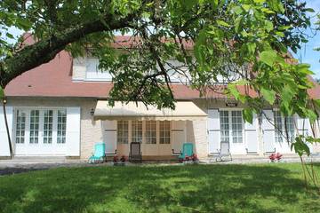 Gîte pour 5 personnes, avec jardin et terrasse à Hautefort