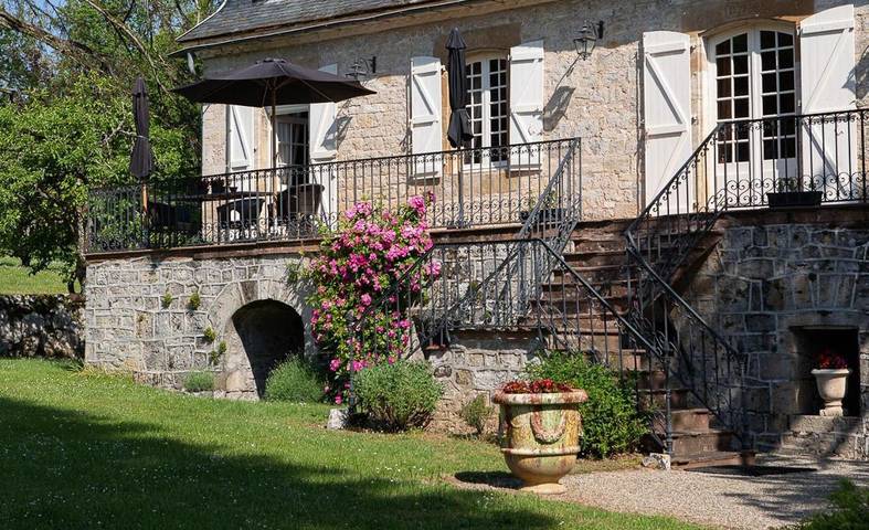 Location de vacances pour 8 personnes, avec jardin ainsi que piscine et vue à Branceilles - 4