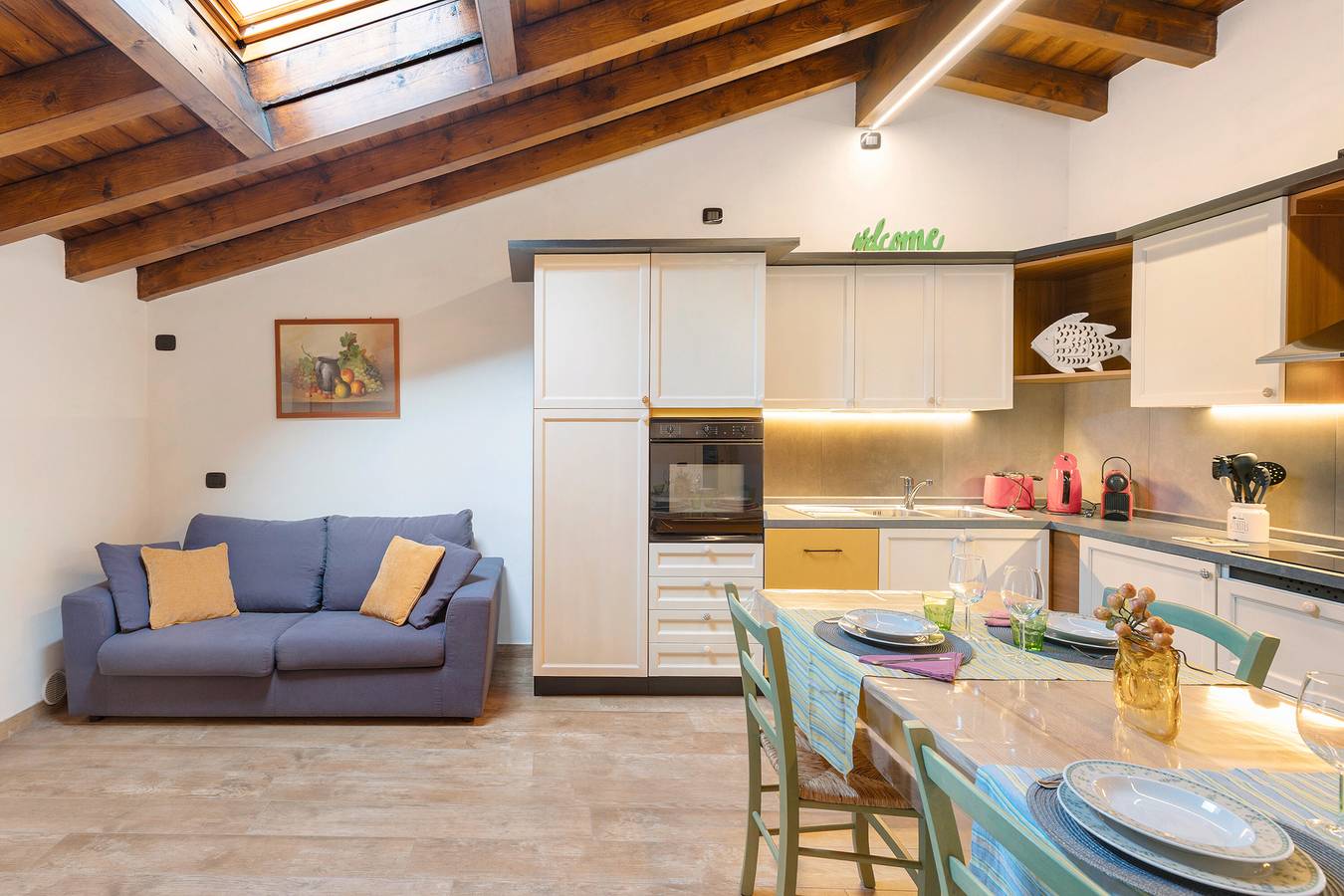 Appartamento intero, Appartamento 'Il Borgo Ulivo' con Vista Lago, Wi-Fi e Aria Condizionata in Polpenazze del Garda, Prealpi Gardesane