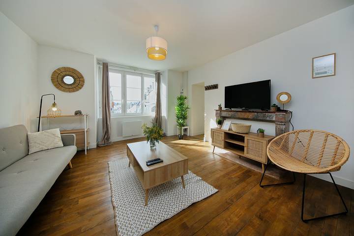 Location de vacances pour 6 personnes, avec Terrasse et Jardin à Mouche (homonymie)