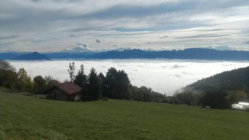 Gîte pour 2 personnes, avec jardin et vue à La Muraz