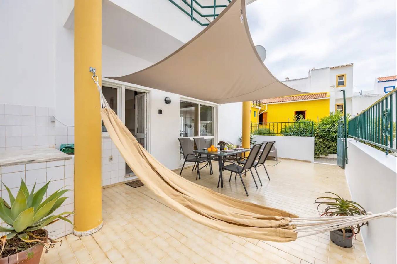 Apartamento entero, Apartamento 'Casa Cláudia - Centro Histórico' con terraza privada, balcón y Wi-Fi in Santa Maria, Lagos