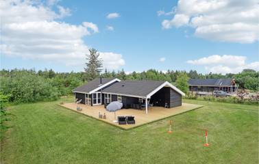 Ferienhaus für 6 Personen, mit Whirlpool und Garten sowie Sauna und Terrasse in Bratten