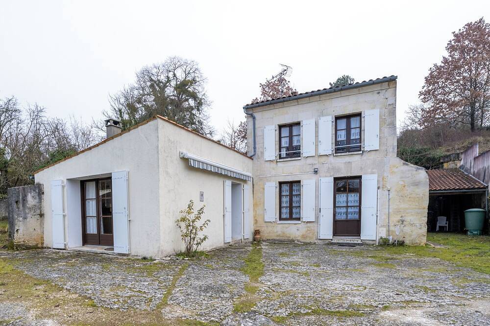 Cure or vacation a quiet house with a view of the castle in Jonzac, Jonzac und Umgebung