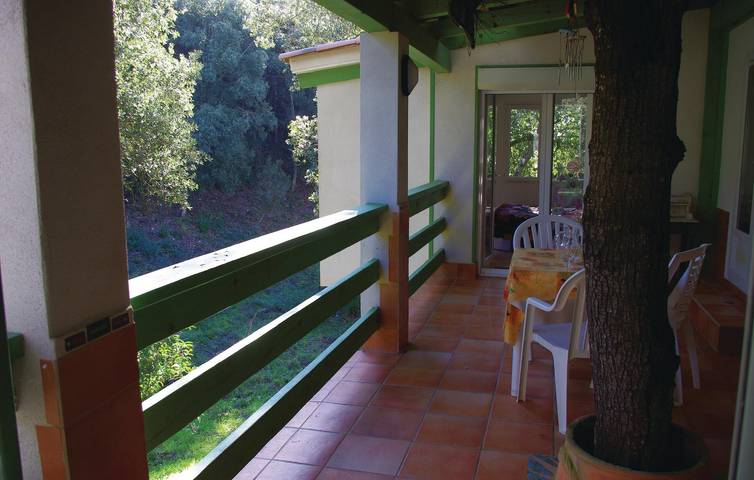 Appartement de vacances entier, Cozy Terrace Apartment 2.5km from Plage du Liamone in Sagone, Coggia