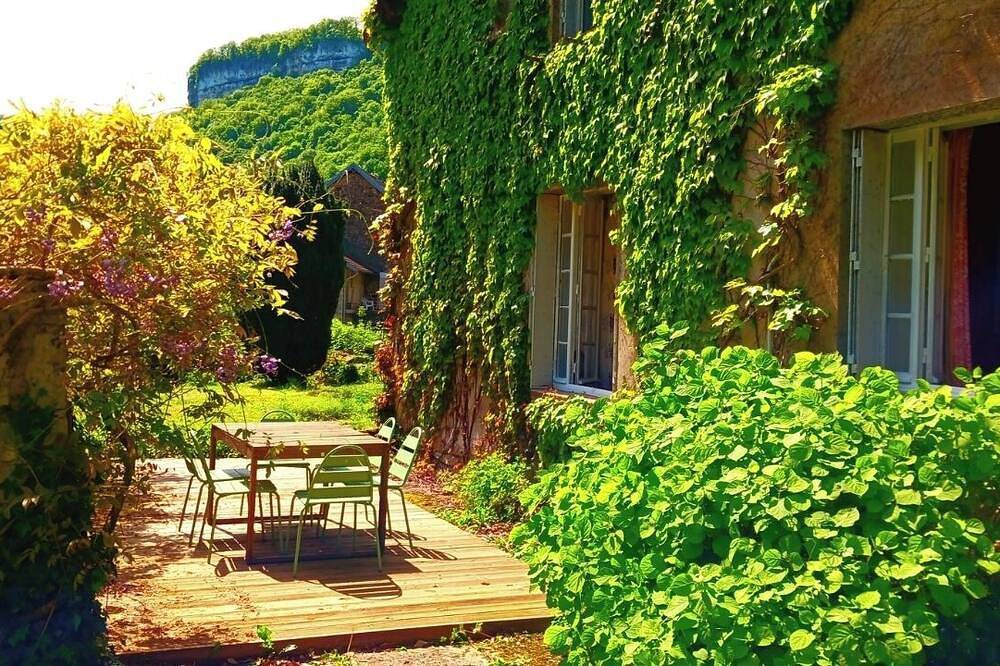 La vigie, vue sur l'abbaye. in Baume-les-Messieurs, Jura Francais