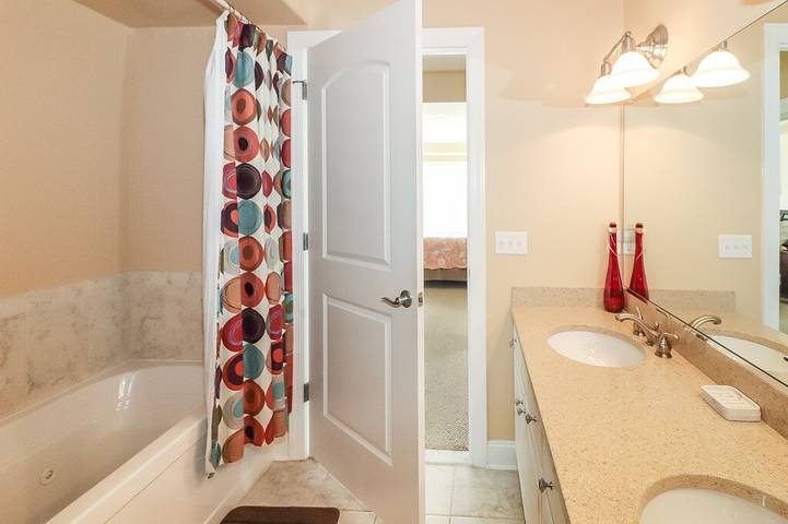 Vacation rental for 8 people, with balcony and pool in Chincoteague Island