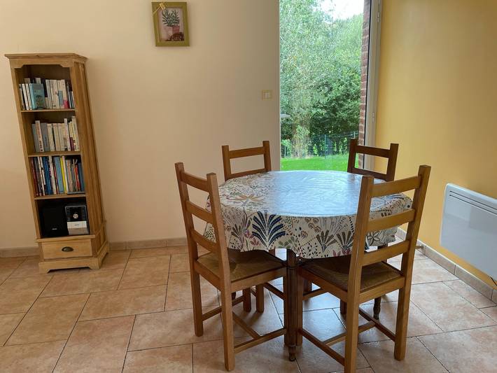 Gîte pour 10 personnes, avec terrasse et jardin, animaux acceptés à Isigny-le-Buat - 2