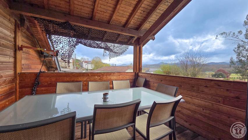 Gîte pour 6 personnes, avec piscine et jardin