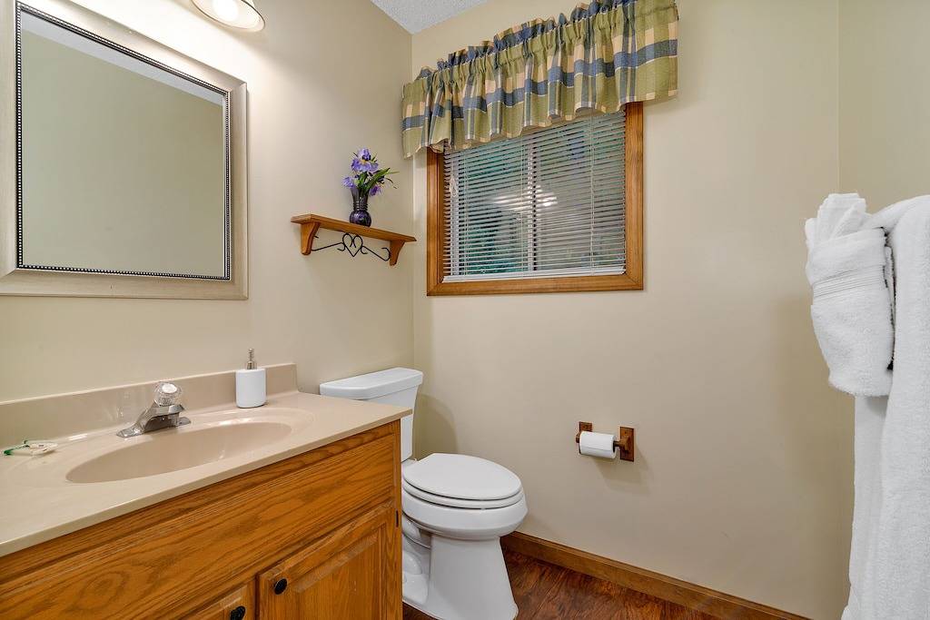 Smoky Mountain Treehouse - Gemütlich, sauber, Whirlpool, Wifi, Zentralheizung, Bewertungen in Blue Ridge Parkway, Cataloochee Valley