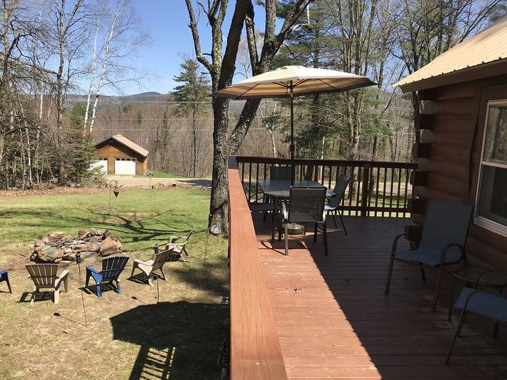 Log cabin for 6 people, with pool and terrace as well as yard in White Mountain National Forest