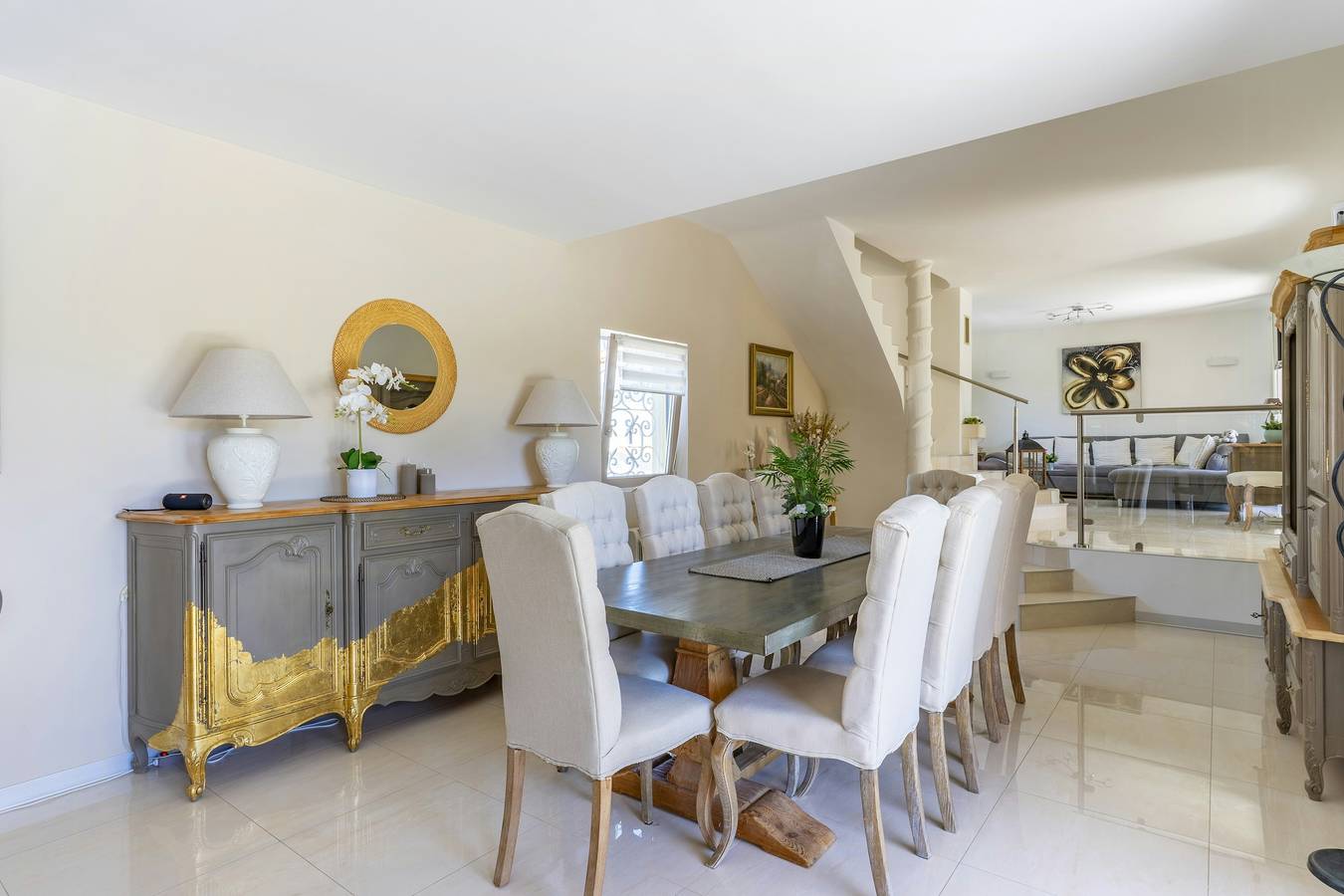 Villa zwischen provenzalischen Hügeln und Mittelmeer in La Crau, Mittelmeerküste (Frankreich)