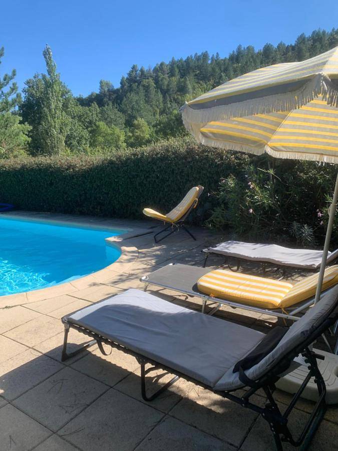 Location de vacances pour 2 personnes, avec jardin ainsi que terrasse et piscine, animaux acceptés à Buis-les-Baronnies - 2