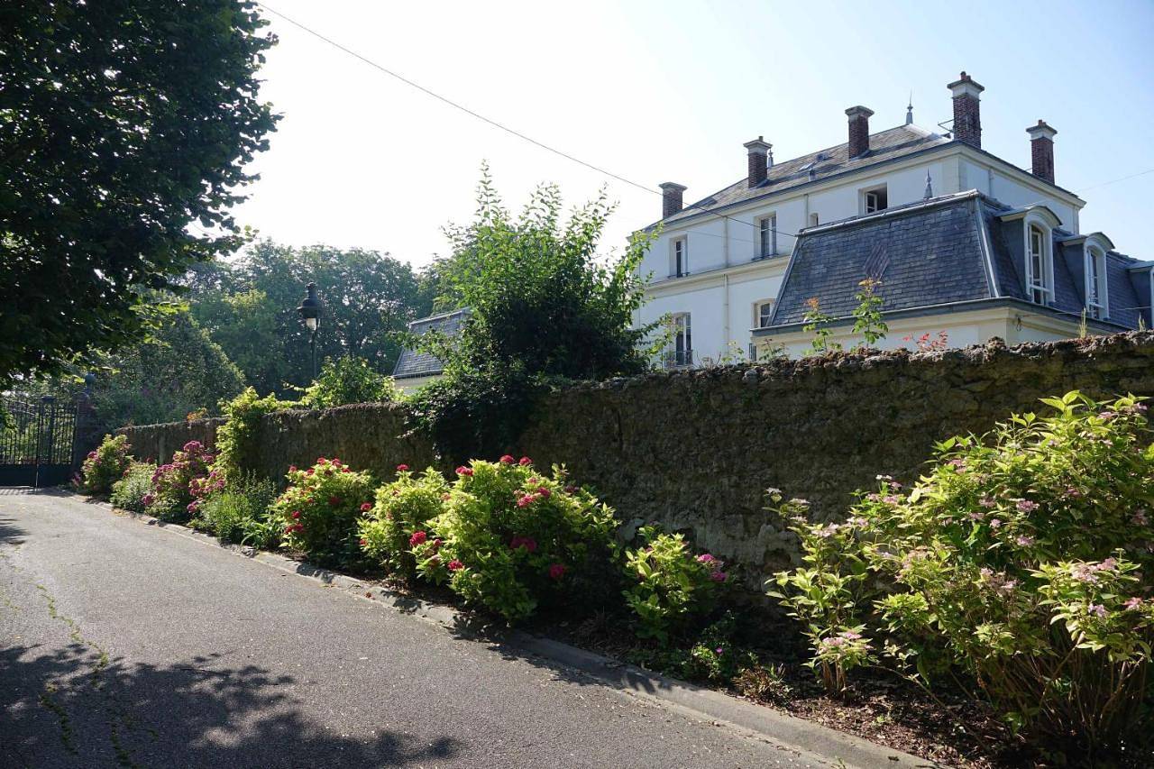 Manoir Le Parc near Paris & Disneyland in Villevaudé, Seine-et-Marne