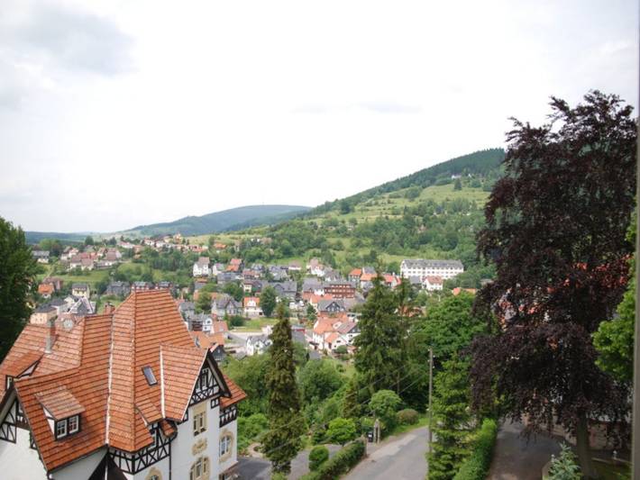 Ferienwohnung für 4 Personen, mit Terrasse und Garten sowie Ausblick im Thüringer Wald - 2
