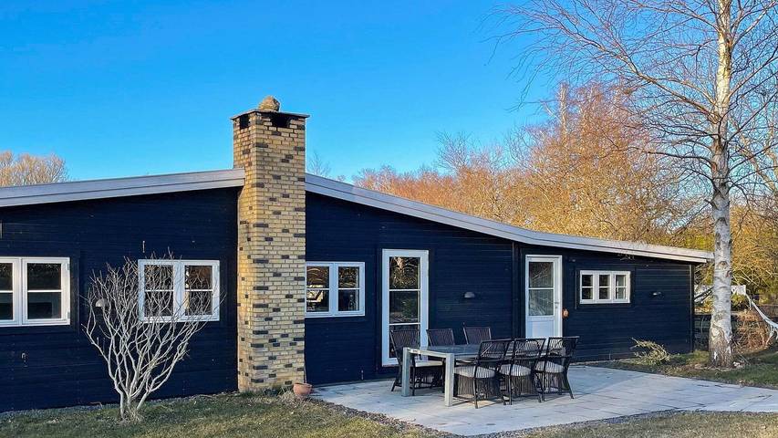 Ferieudlejning for 7 personer, med have og sauna i Rågeleje