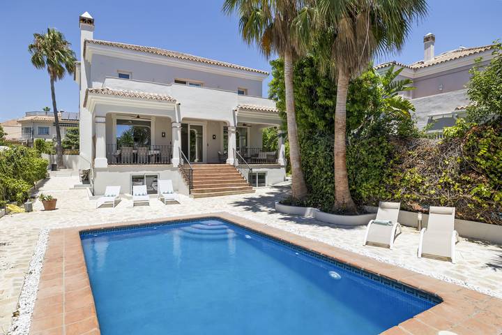 Casa rural para 11 personas, con Balcón además de Terraza y Jardín en San Pedro Alcántara - 2
