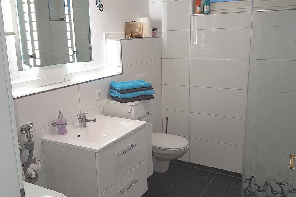 Entire apartment, Ideal for families: guest apartment in the south of Leipzig for up to 5 people in Neuseenland