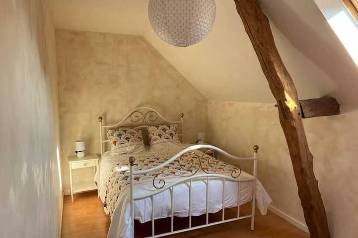 Maison de Village avec Jardin, Parc Privé et Box Fibre, Animaux Bienvenus, à 15 min du Mans in Mézières-sous-Lavardin, Sarthe