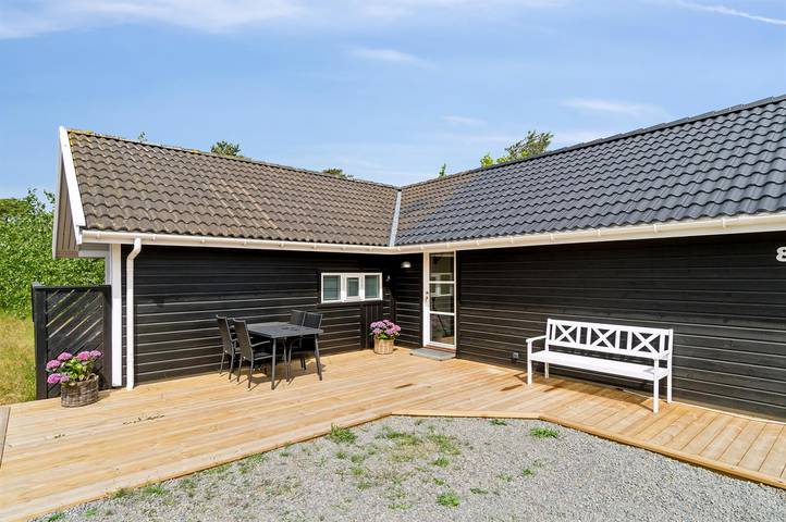 Amazing home in Aakirkeby w/ Sauna, WiFi and 2 Bedrooms in Østre Sømarken, Pedersker