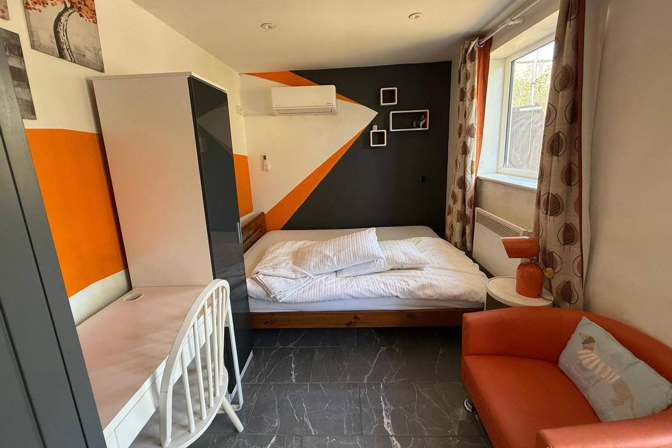 Estudio entero, Studio - Parking - Garden - Wifi - Sleeps 2 in King's Hedges Ward, Cambridge