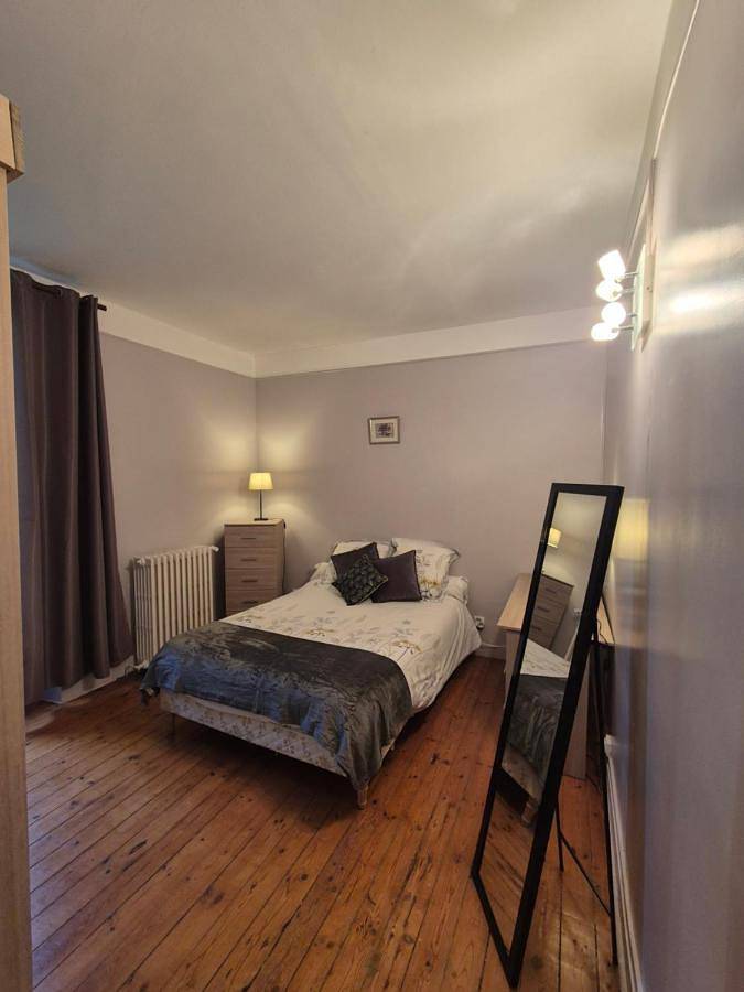 Five-Bedroom House in Nouans-les-Fontaines, Région de Loches