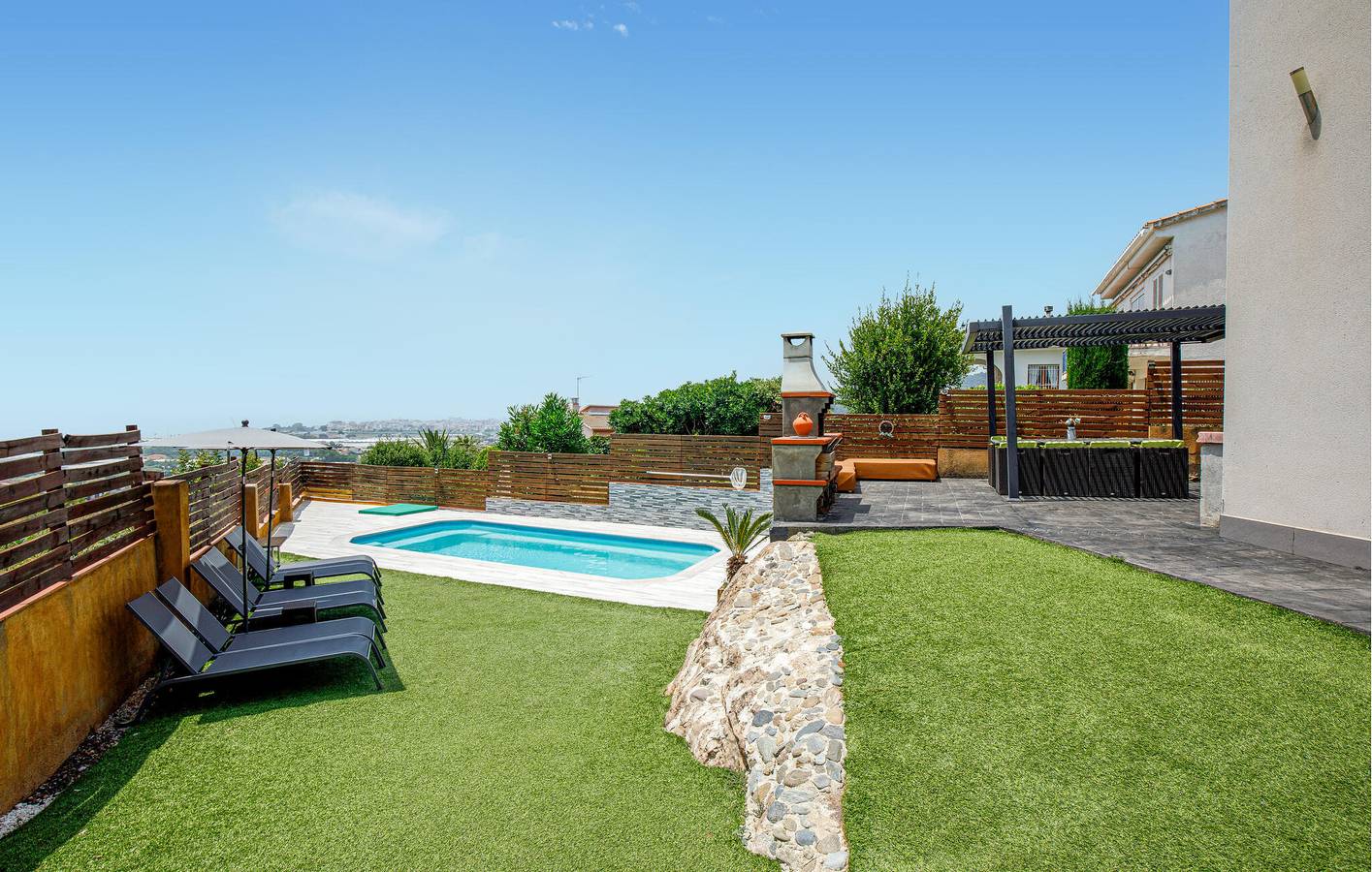 Terrasse am Pool: Luxuriöses 160qm Apartment 1km zum Platja de Santa Susanna Strand in Santa Susanna, Costa del Maresme
