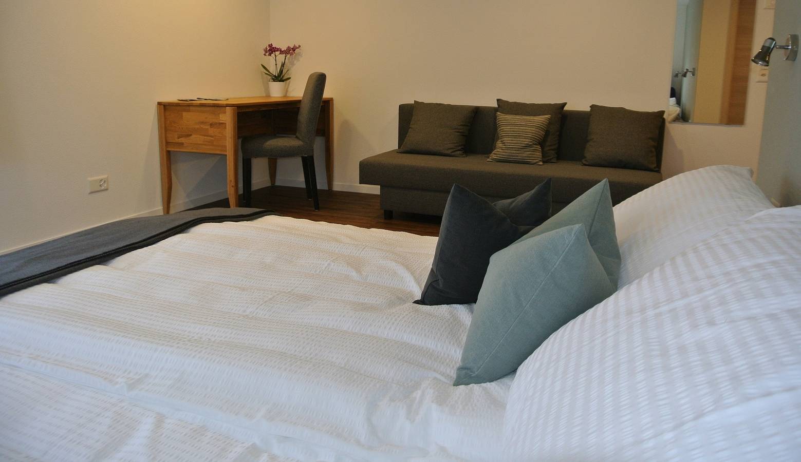 Gasthaus Gemsli - Doppelzimmer mit Zustellbett in Neu St. Johann, Nesslau