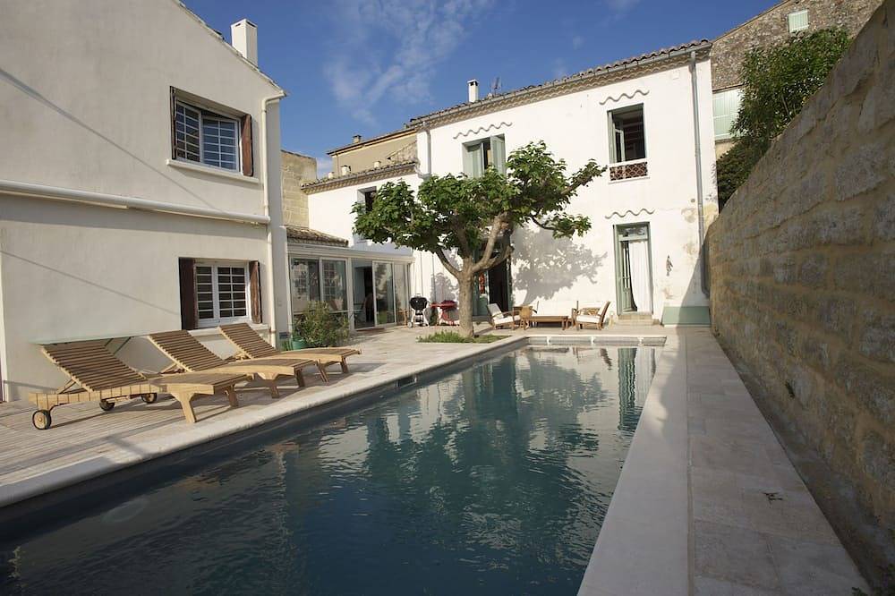 Landhaus mit 10 Zimmern und Swimmingpool im Herzen des Dorfes Uzès in Uzès, Nimes und Umgebung