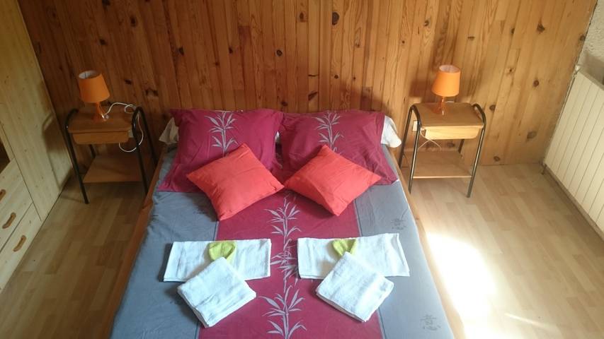 Gîte pour 18 personnes, avec terrasse ainsi que vue sur le lac et jardin, animaux acceptés dans Auvergne-Rhône-Alpes - 4