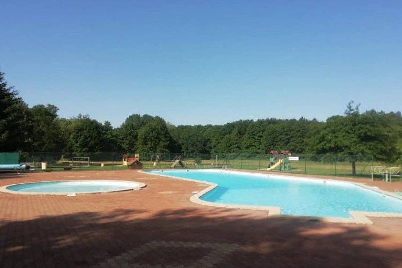 Camping pour 5 Personnes dans Sauxillanges, Région de Besse-et-Saint-Anastaise