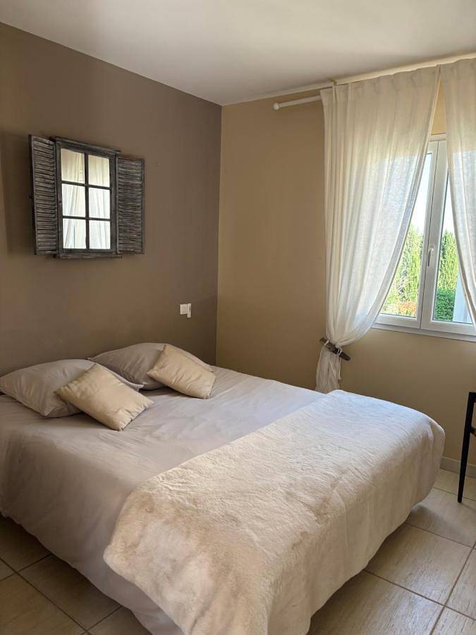 Gîte pour 4 personnes, avec jacuzzi ainsi que jardin et piscine à Vailhauquès - 4