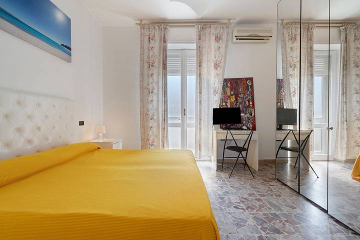 Entire apartment, Family Comfort Sole Apartment with Balcony, Wi-Fi and Air Conditioning in Sant'Alenixedda, Cagliari