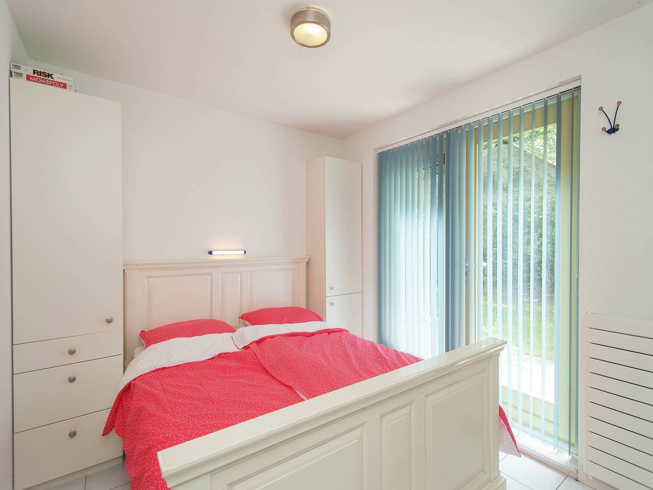 Superb holiday home in Oudemirdum with fireplace in Ijsselmeer